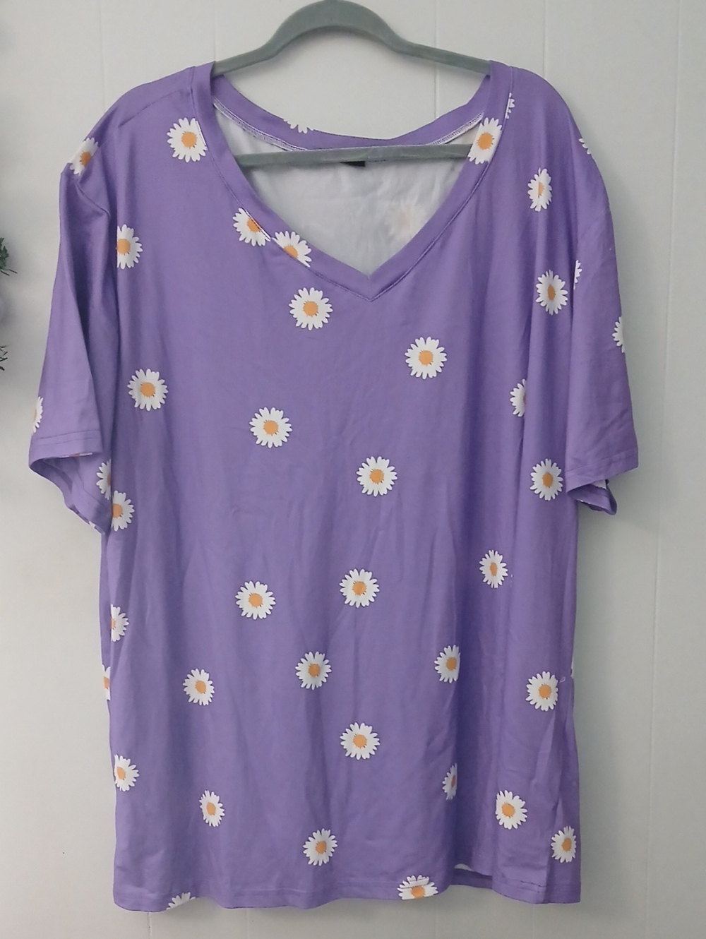 SHEIN Lavender Daisy Print V-Neck Tee